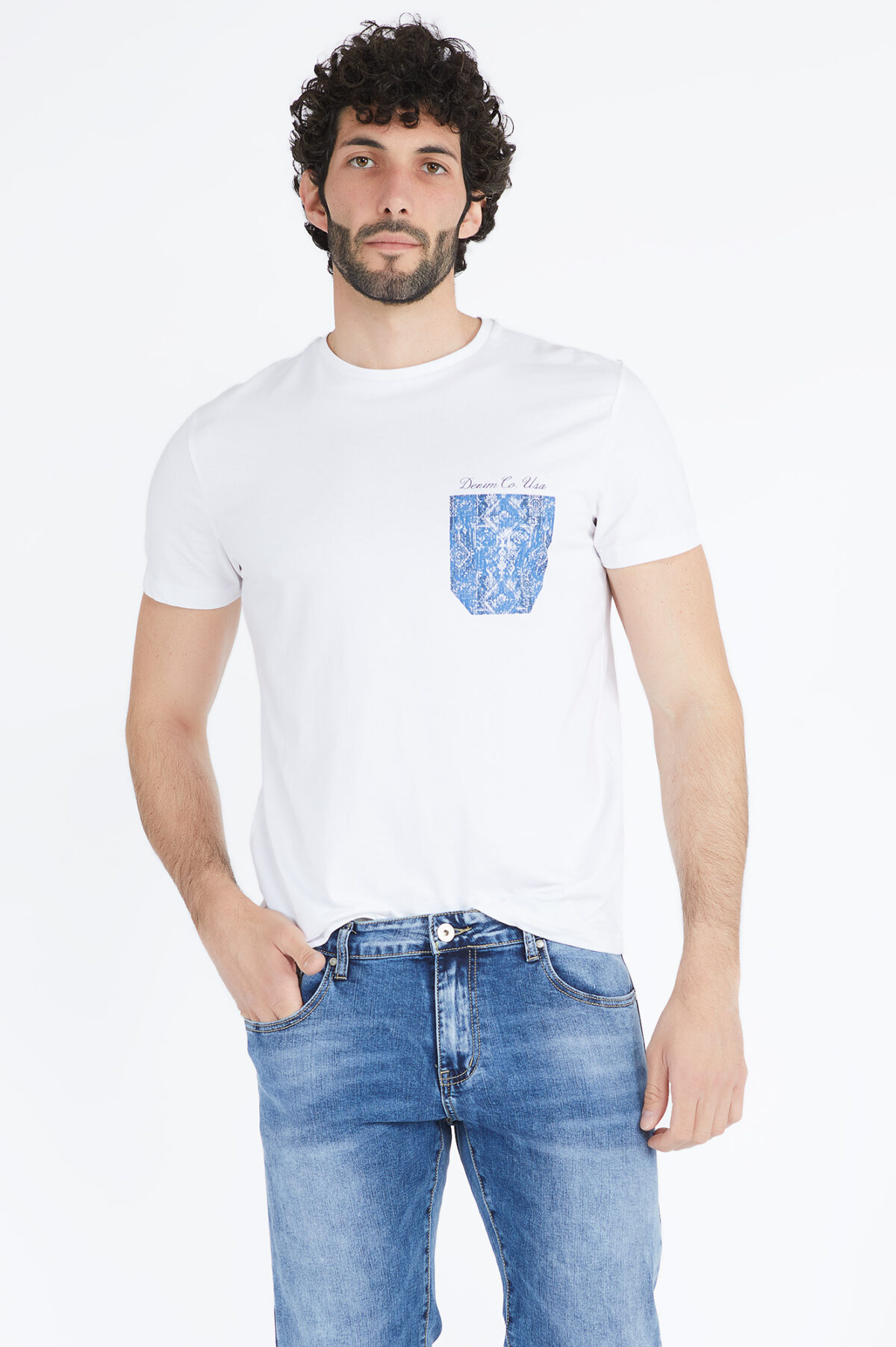 T-shirt con tasca stampata